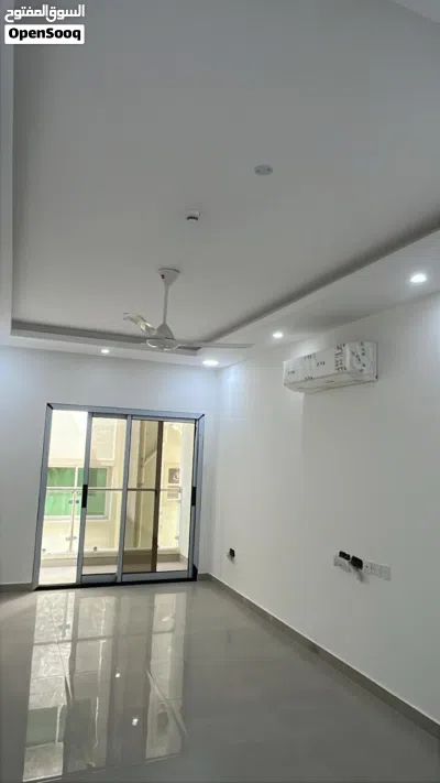 *شقة للإيجار - بوشر مسقط موقع مميز وهادئ* طابق أول غرفتين + صالة + مطبخ + 3 حمامات مواقف خار 2