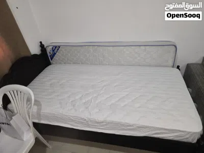 Single bed for one person with mattress سرير مفرد لشخص واحد مع المرتبة 3
