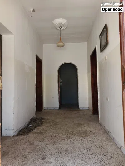 متوفر من منزل كبير للبيع 2