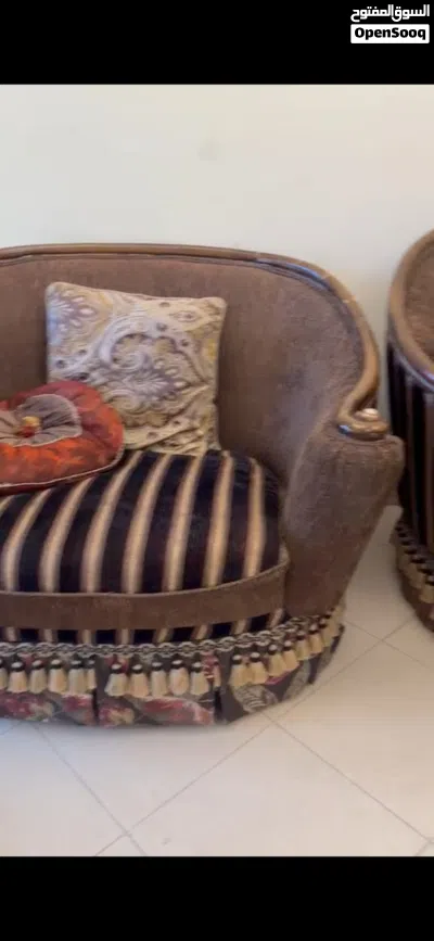 طقم كنب مع مقعدين 4