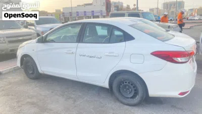 Toyota Yaris Basic 2