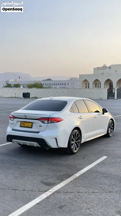 Toyota Corolla SE 4