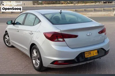 Hyundai Elantra SE 4