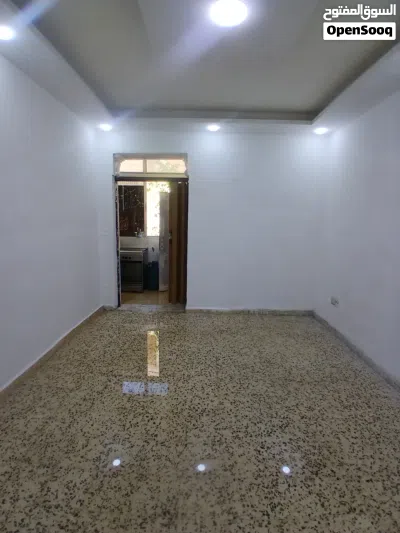 شقه صغيره فارغه للايجار الجبيهه 3