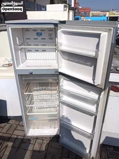 good condition fridge medium sized 2