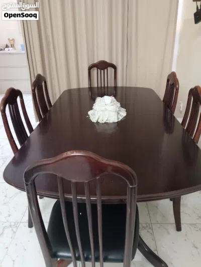 للبيع اثاث بيت مكونه من غرفه نوم وجلسه 4
