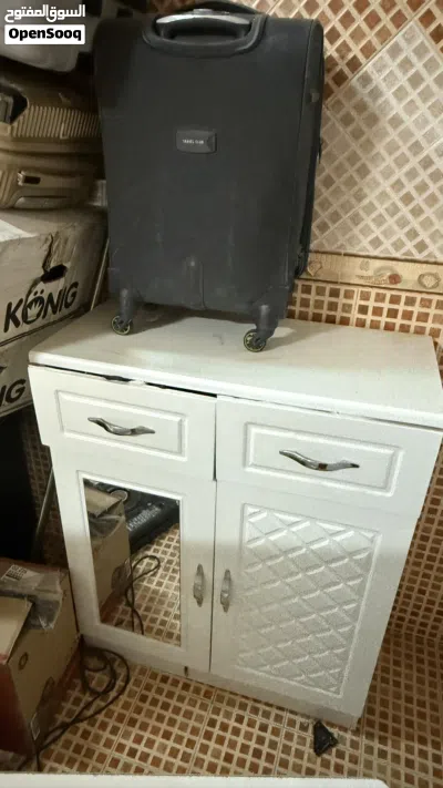 دولاب احذيه و طاولة جانبيه 2