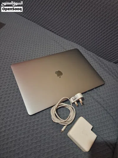 MacBook pro 2018 16gb 512gb i9 2
