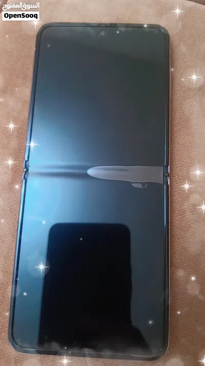 اسم الجهاز Samsung Galaxy Flip4 2