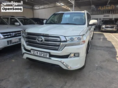 Toyota Land Cruiser GXR 2