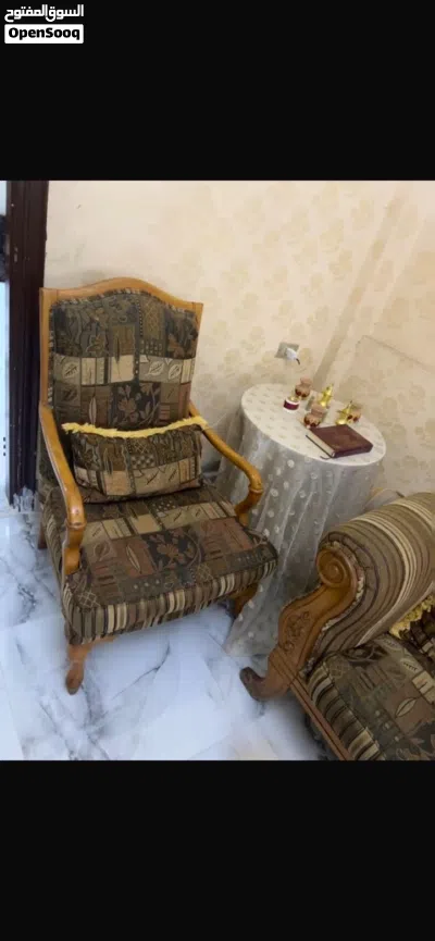 طقم كنب 7 مقاعد مع طاولات 3