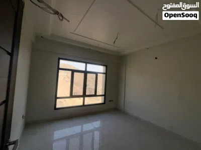 شقه جديدة غرفتين للبيع في افضل مواقع بوشر شارع المها 2