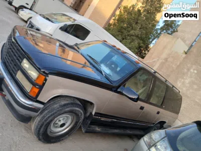 Chevrolet Suburban 1500 LT 4