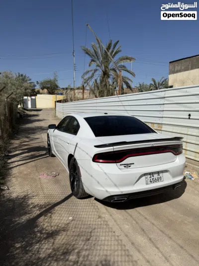 Dodge Charger SXT Plus 3