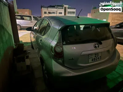 Toyota Prius Prius C 4