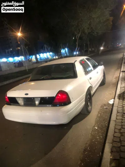 Ford Crown Victoria Base 4