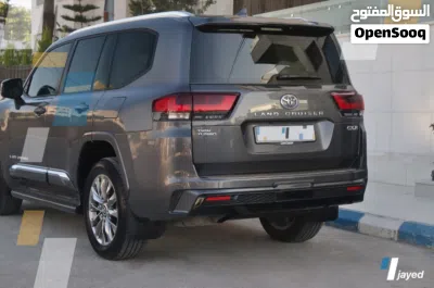 Toyota Land Cruiser GXR 2