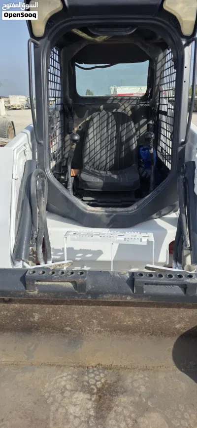 bobcat 450. 2016 model. like new 4