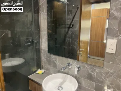 ستديو للايجار في الجفير في مبنى جديد مفروش مطل على البحر يوجد بلكونه شامل الكهرباء والماء لمت 3