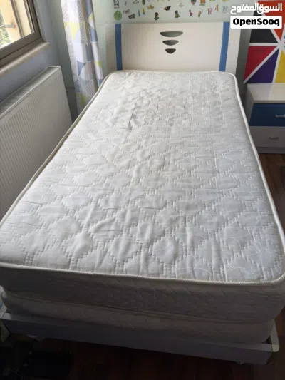 طقم غرفة نوم مودرن + تخت إضافي (مفكك) - حالة ممتازة Complete Bedroom Set & Additional Bed 3