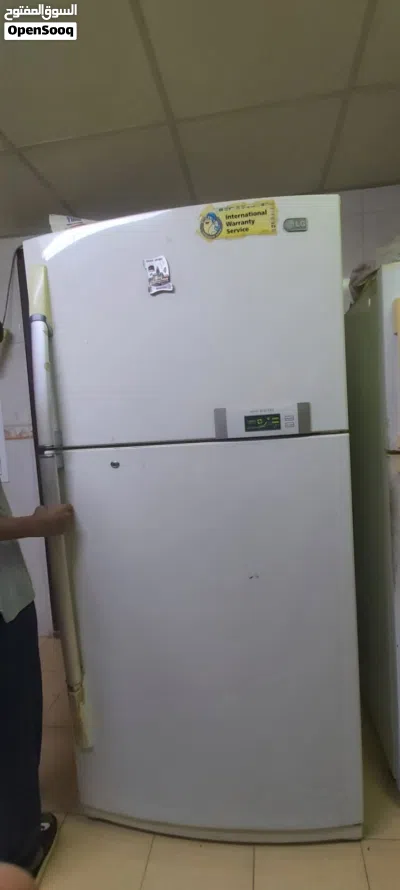 Large fridge 570 litres 2