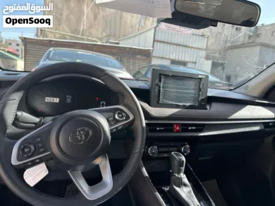 Toyota Yaris MID 4