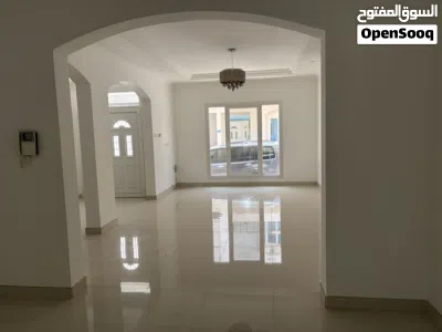 فلا في مجمع سكني للإيجار 4 غرف +1 3