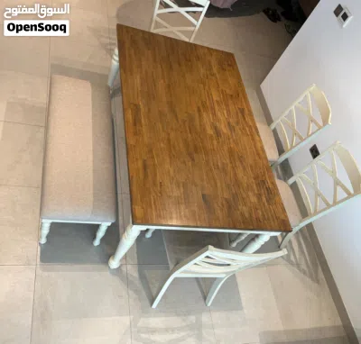 Dinning room : 1 table + 4 chairs + 1 bench 3