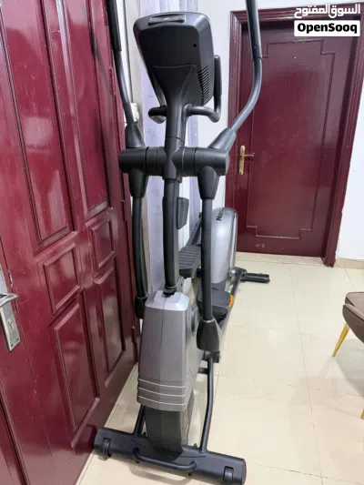 للبيع جهاز NordicTrack Elliptical الأصلي بحالة ممتازة جداً. 3