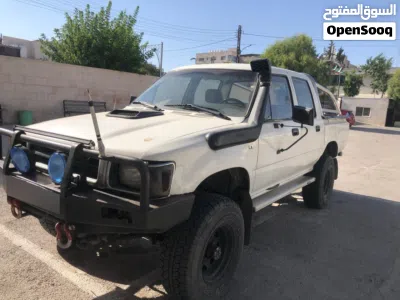 Toyota Hilux Standard 2