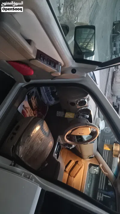 Ford Explorer Eddie Bauer 4