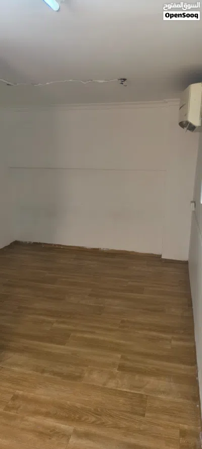 Studio seperate room with accessories 125omr with water without electrcity GUBRAH 4