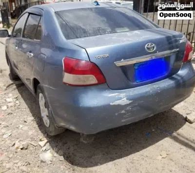Toyota Yaris E 2