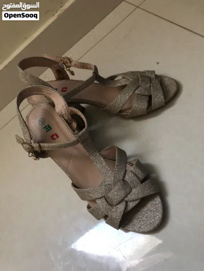 حذاء ذهبي فاخر لونه جميل جدا 4