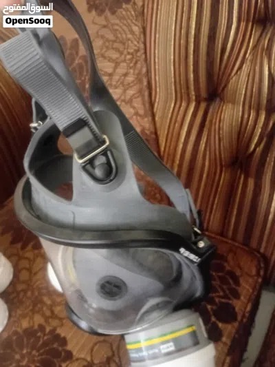 خوذت وجه تستخدم اثناء رش الغازات او الموبيدات الحشريه او دهان يوجد فيها فلاتر لفلترت الهواء 3