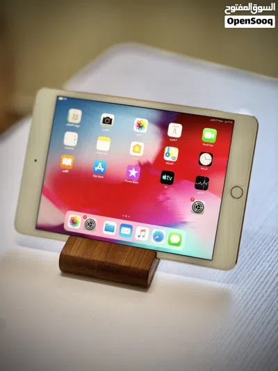 للبيع أيباد ميني 4 / Ipad mini 4/ ذهبي مع سيم كارد بحالة ممتازة 4