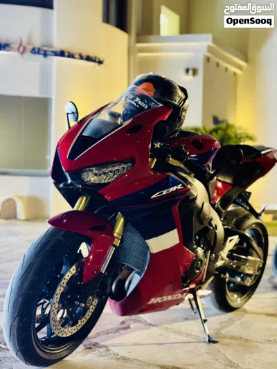 Honda CBR1000RR 2
