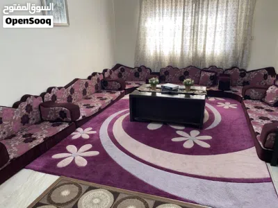 طقم جلسة عربيه مع طاولة تلفزيون مع سجاده استعمال خفيف جدا 4