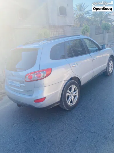 Hyundai Santa Fe Limited 4