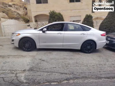 Ford Fusion SE 4