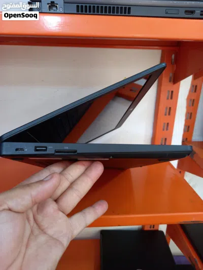 الشاشة لمس . dell . المعالج كور اي 7 الجيل 7 من فئة HQ . الهارد 256 ssd الرام 8 3