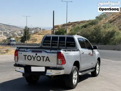Toyota Hilux SR5 4