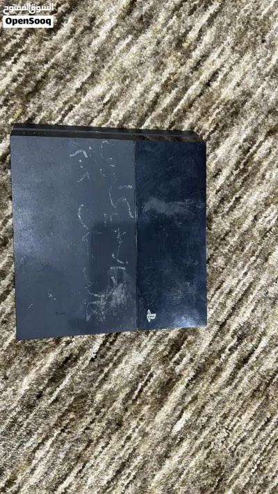 للبيع PS4 العاديه او للبدل ب 5 2