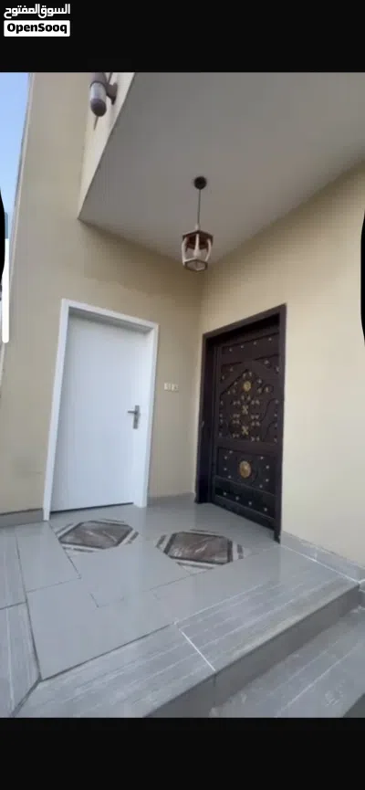 فيلا متكونه من 4 غراف وصاله واستقبال و4 حمامات. نضيفه وممتازه سعر الايجار 320 من المالك مباشره 3