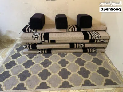 ما خاد كراسي نظيفة جديدة ما فيها شي أربع مخاط 4