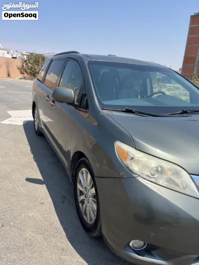 Toyota Sienna Limited 2