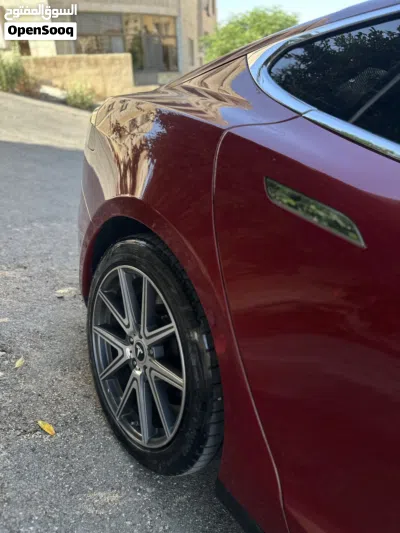 Tesla Model S Long Range 4