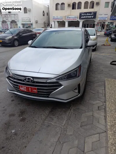 Hyundai Elantra SE 4