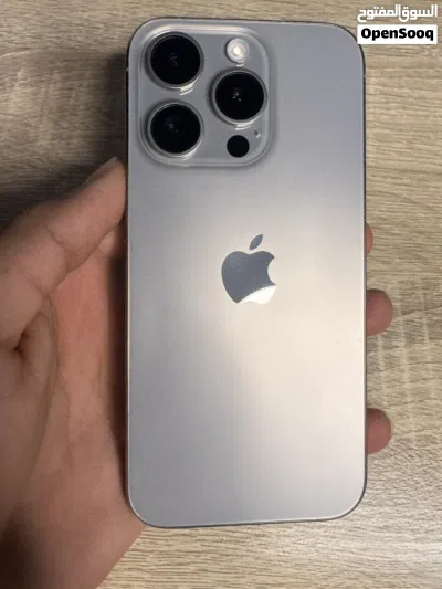 ايفون 15pro للبيع نظيييف مع ملحقاته 2