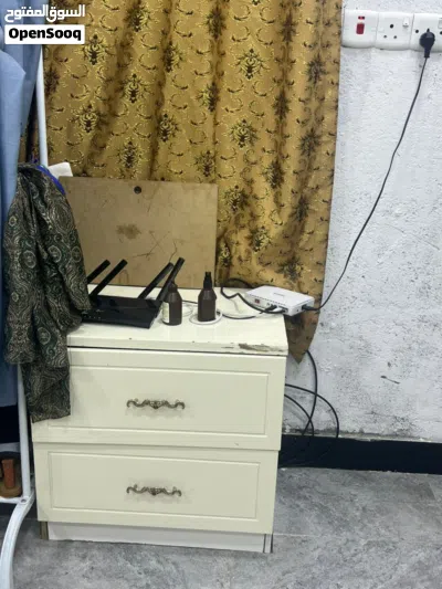 غرفه اخشاب كامله بيضه نظافته زينه مابيه كسر وسبب بيعه نريد نشيل 4